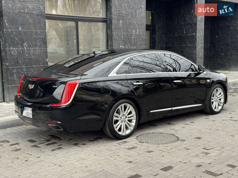 Седан Cadillac XTS 2018 в Ужгороді