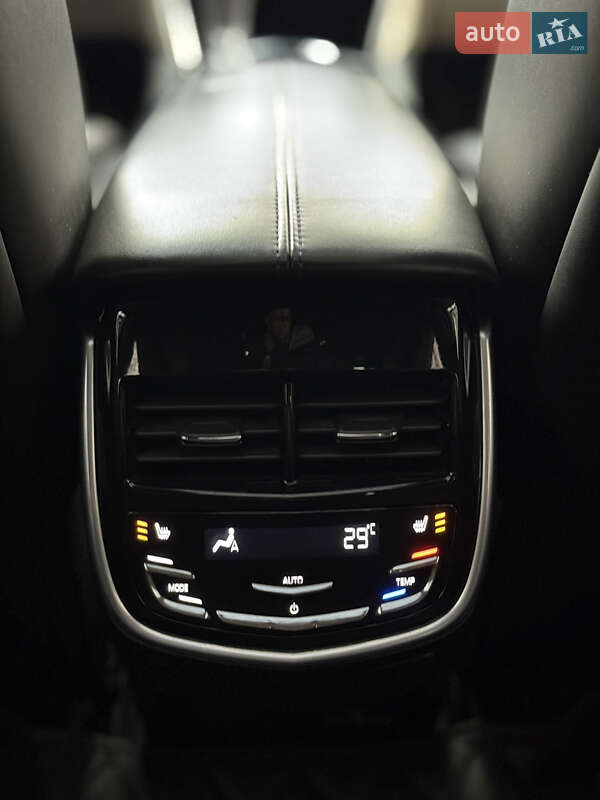 Седан Cadillac XTS 2012 в Івано-Франківську