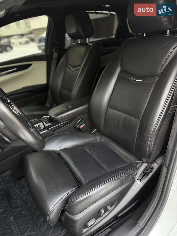 Седан Cadillac XTS 2012 в Івано-Франківську