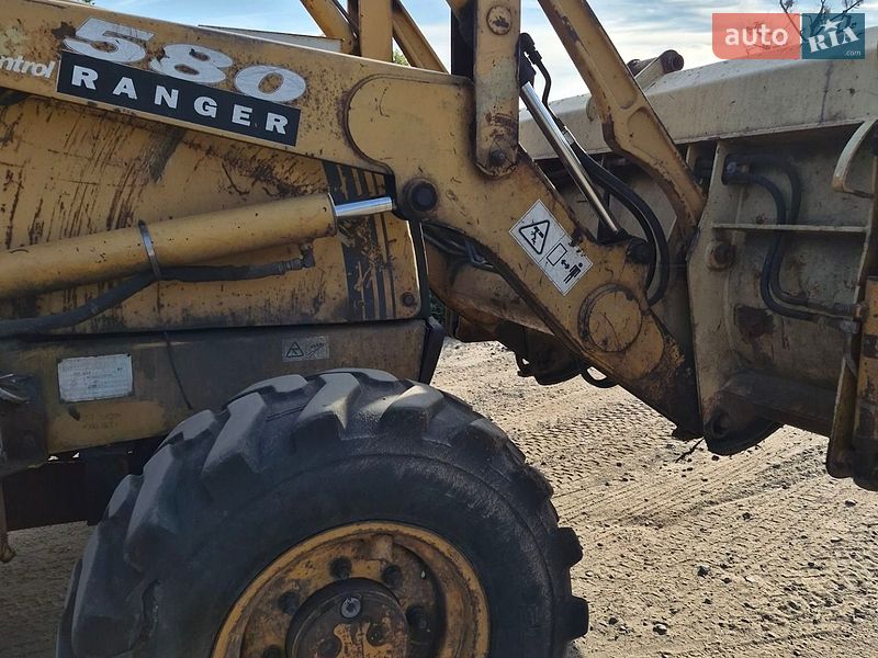 Екскаватор навантажувач Case Construction 580ST 2000 в Полтаві