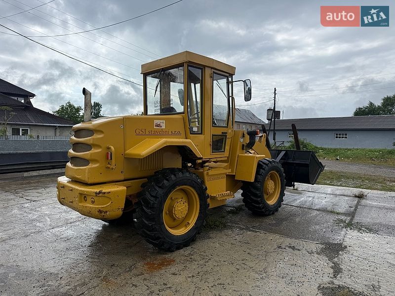 Фронтальні навантажувачі Case Construction 621C 1997 в Тячеві