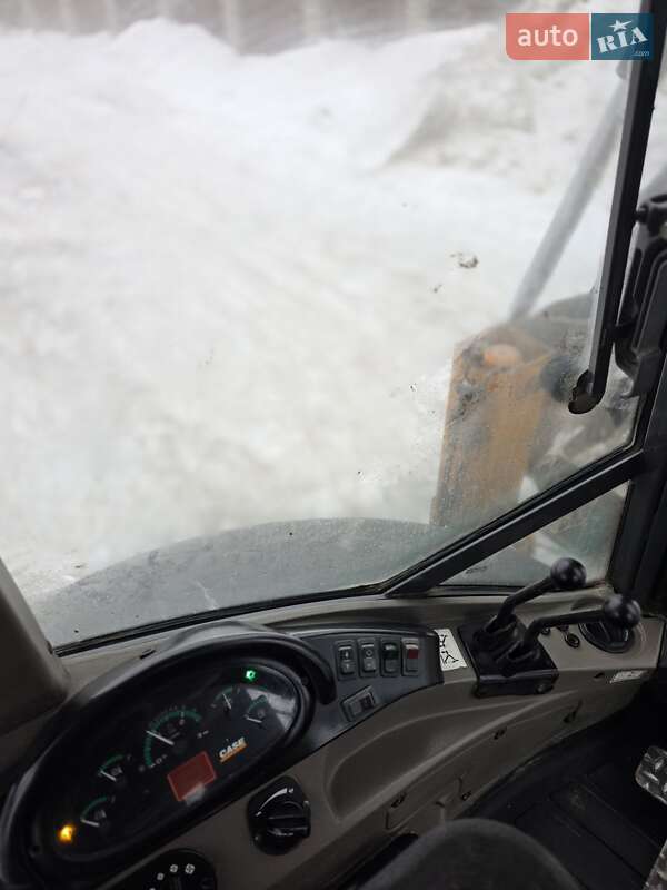 Экскаватор погрузчик Case Construction 695 SR-4 PS 2010 в Кременце