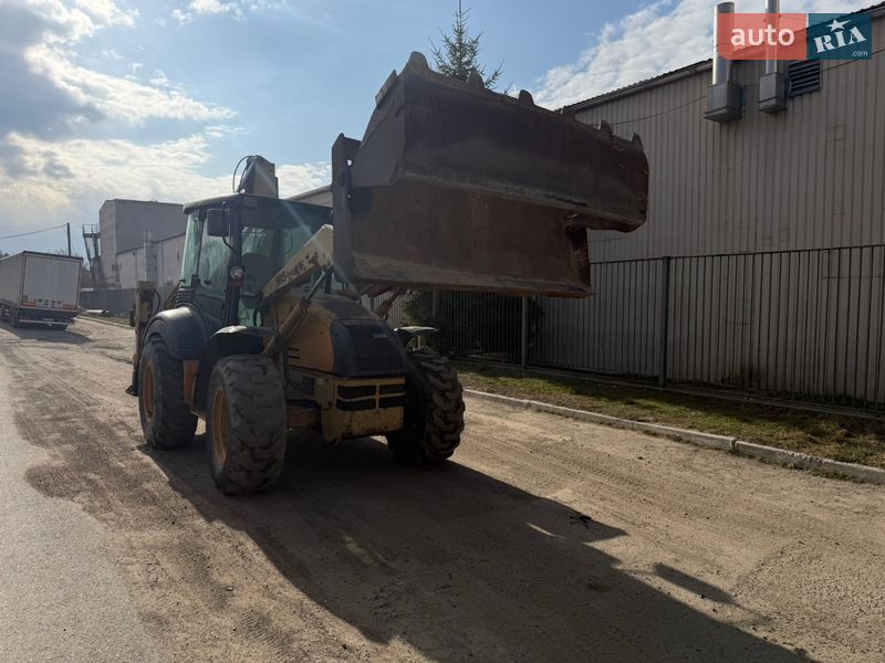 Экскаватор погрузчик Case Construction 695 ST 2002 в Радомышле