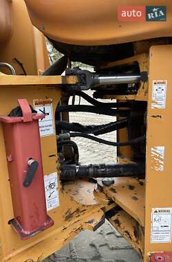 Фронтальні навантажувачі Case Construction 821E 2007 в Києві