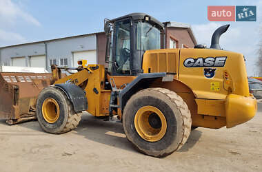 Фронтальні навантажувачі Case Construction 821E 2016 в 