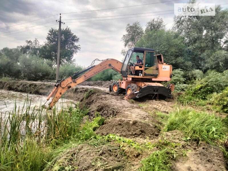Экскаватор погрузчик Case IH 688 1994 в 