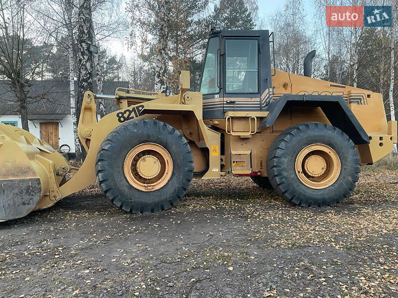 Фронтальный погрузчик Case IH 821 2000 в Барановке