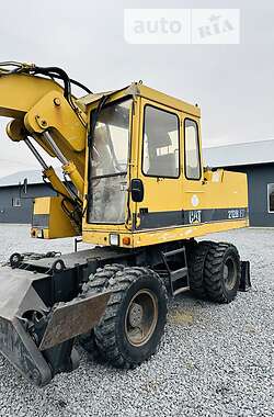 Колісний екскаватор Caterpillar 212 1995 в Жовкві