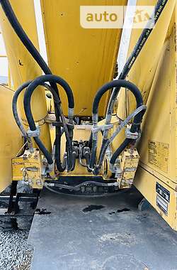 Колісний екскаватор Caterpillar 212 1995 в Жовкві