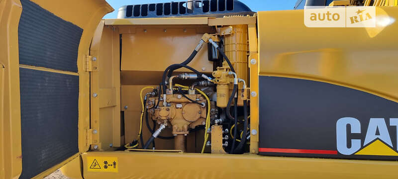 Гусеничний екскаватор Caterpillar 320 2009 в Одесі