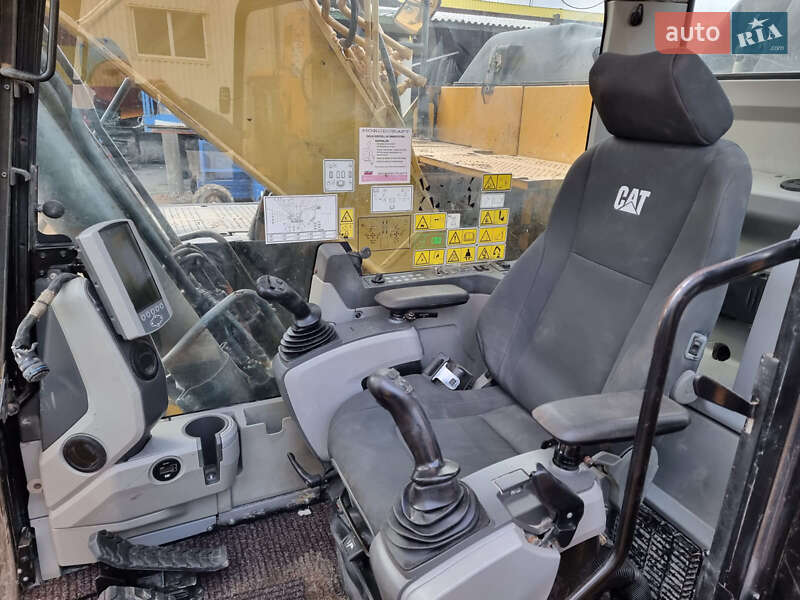 Гусеничный экскаватор Caterpillar 320 2014 в Одессе