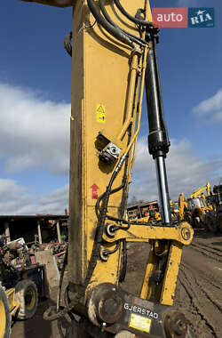 Гусеничный экскаватор Caterpillar 320 2014 в 