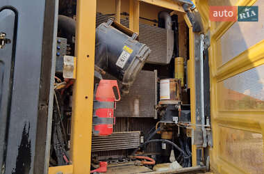 Гусеничный экскаватор Caterpillar 320 2013 в 