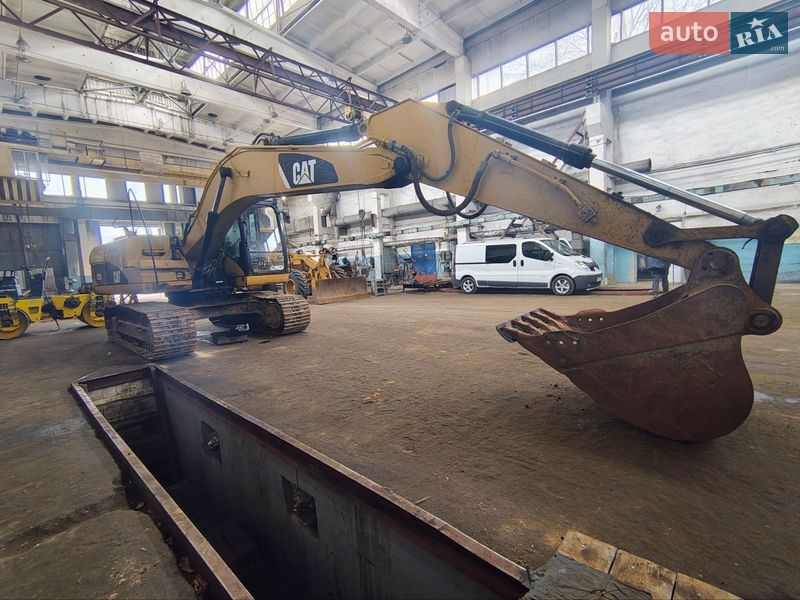 Гусеничный экскаватор Caterpillar 320 2008 в Николаеве