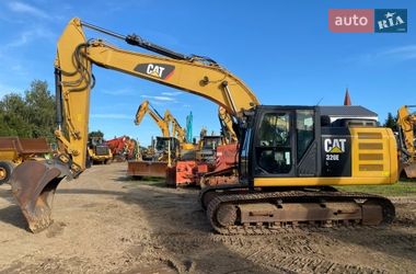 Гусеничний екскаватор Caterpillar 320 2013 в Львові