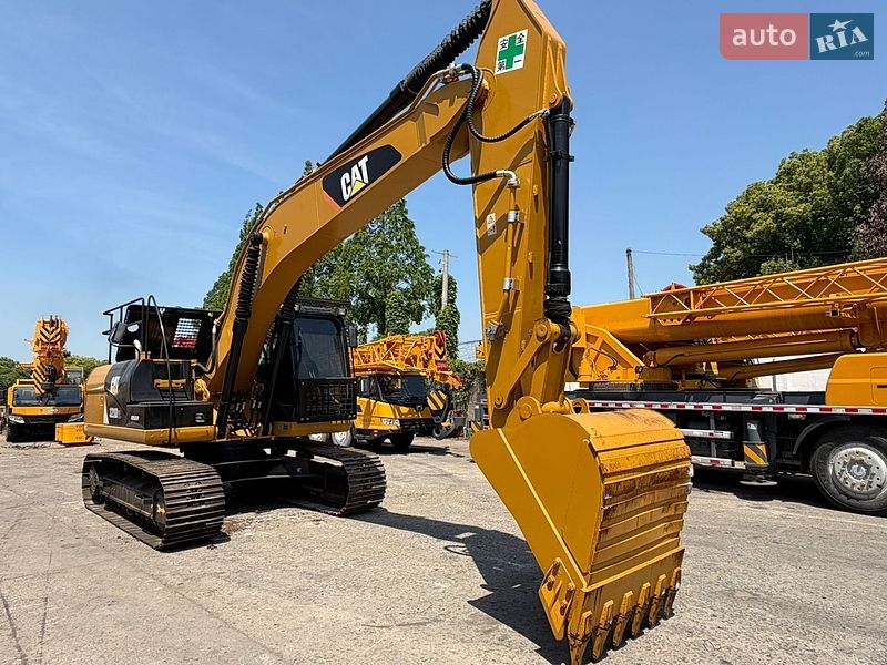 Гусеничний екскаватор Caterpillar 320 2019 в Рівному