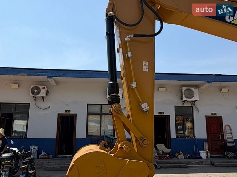 Гусеничний екскаватор Caterpillar 320 2019 в Рівному