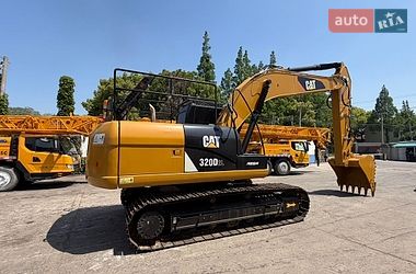 Гусеничний екскаватор Caterpillar 320 2019 в Рівному