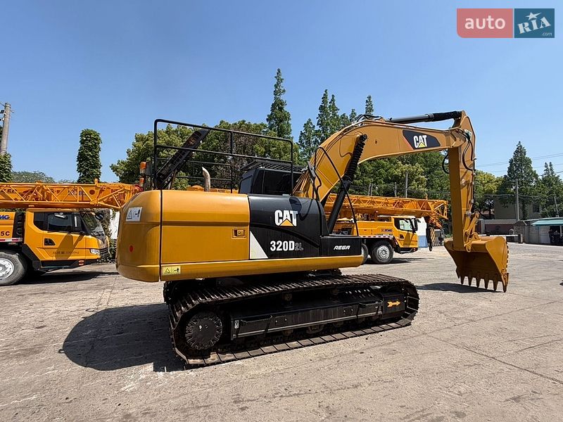 Гусеничний екскаватор Caterpillar 320 2019 в Рівному