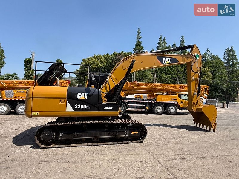 Гусеничний екскаватор Caterpillar 320 2019 в Рівному