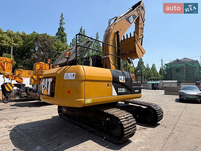 Гусеничний екскаватор Caterpillar 320 2019 в Рівному