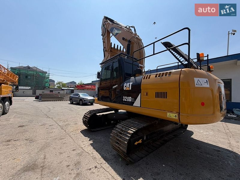 Гусеничний екскаватор Caterpillar 320 2019 в Рівному