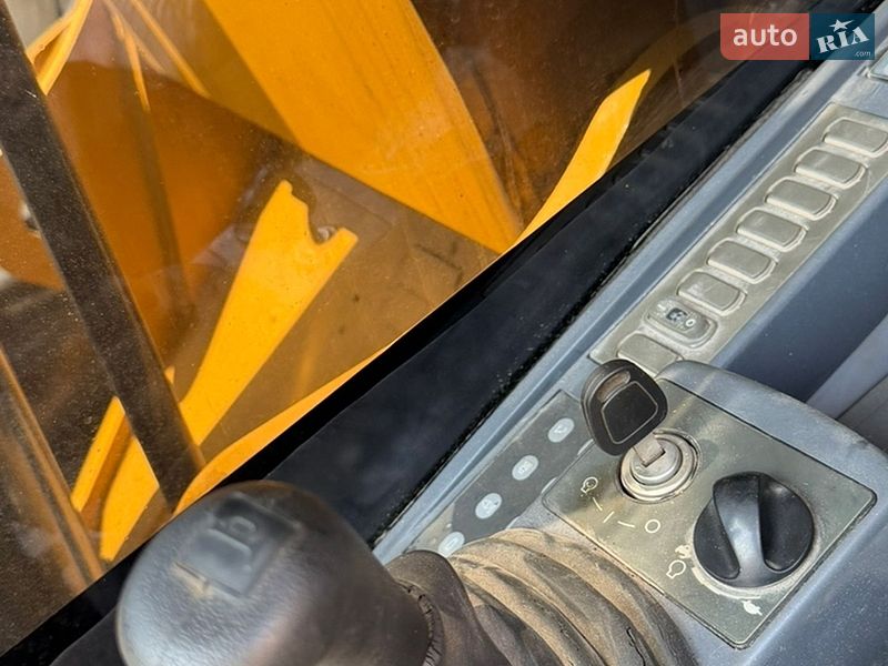Гусеничний екскаватор Caterpillar 320 2019 в Рівному
