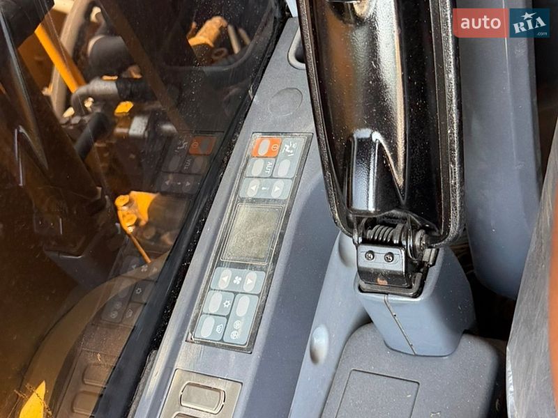 Гусеничний екскаватор Caterpillar 320 2019 в Рівному