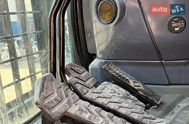 Гусеничний екскаватор Caterpillar 320 2019 в Рівному
