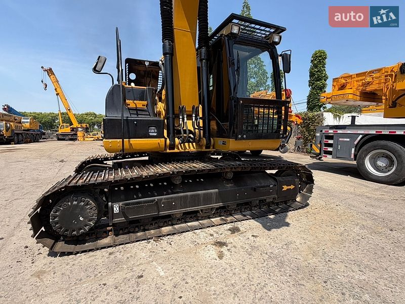 Гусеничний екскаватор Caterpillar 320 2019 в Рівному