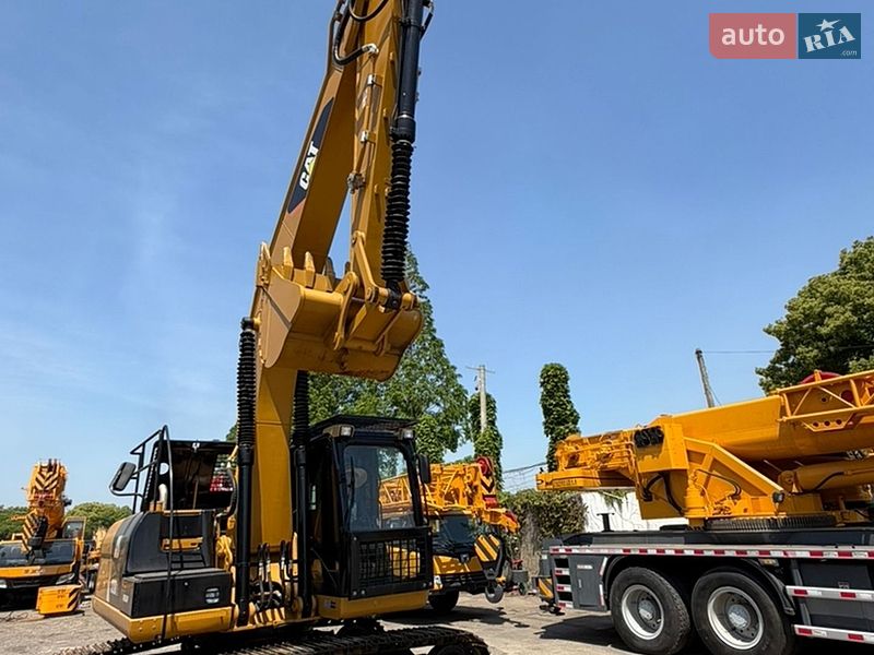 Гусеничный экскаватор Caterpillar 320 2019 в Ровно