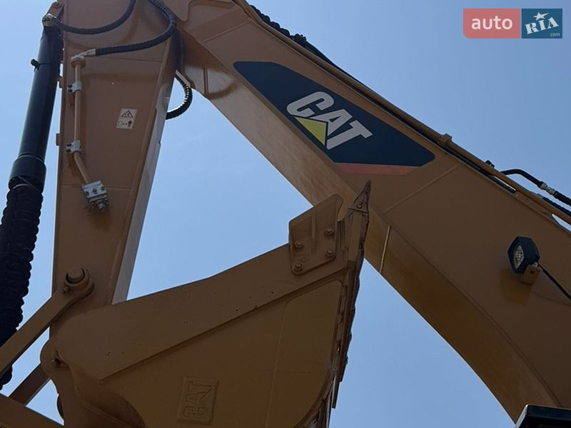 Гусеничный экскаватор Caterpillar 320 2019 в Ровно
