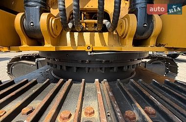 Гусеничний екскаватор Caterpillar 320 2019 в Рівному