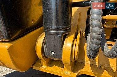 Гусеничний екскаватор Caterpillar 320 2019 в Рівному