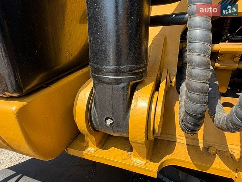 Гусеничний екскаватор Caterpillar 320 2019 в Рівному