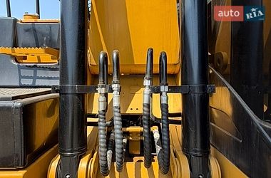 Гусеничний екскаватор Caterpillar 320 2019 в Рівному