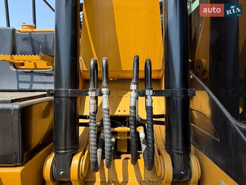 Гусеничний екскаватор Caterpillar 320 2019 в Рівному