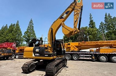Гусеничний екскаватор Caterpillar 320 2019 в Рівному