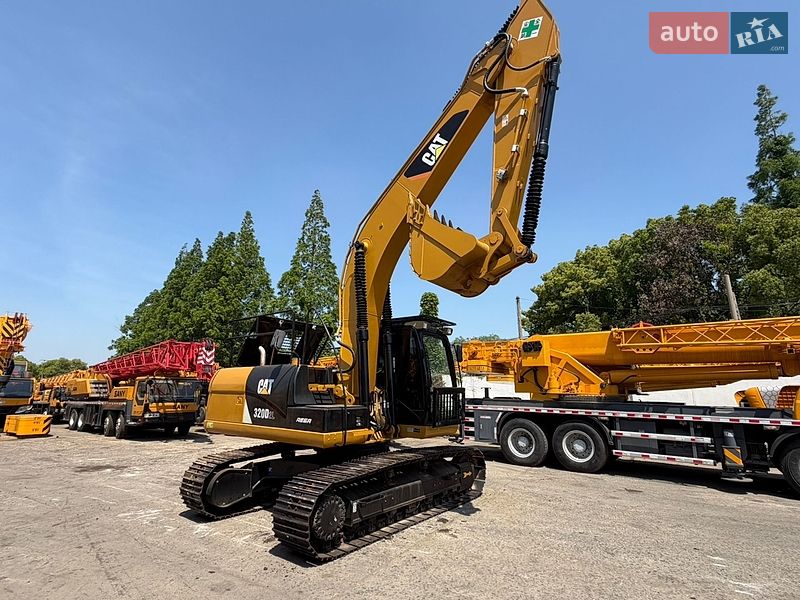 Гусеничный экскаватор Caterpillar 320 2019 в Ровно
