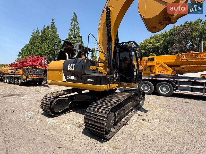 Гусеничний екскаватор Caterpillar 320 2019 в Рівному