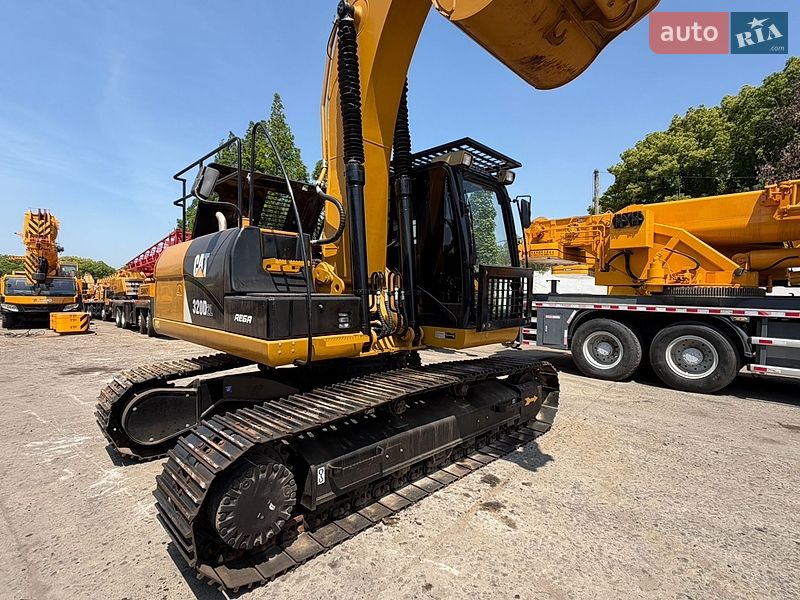 Гусеничний екскаватор Caterpillar 320 2019 в Рівному