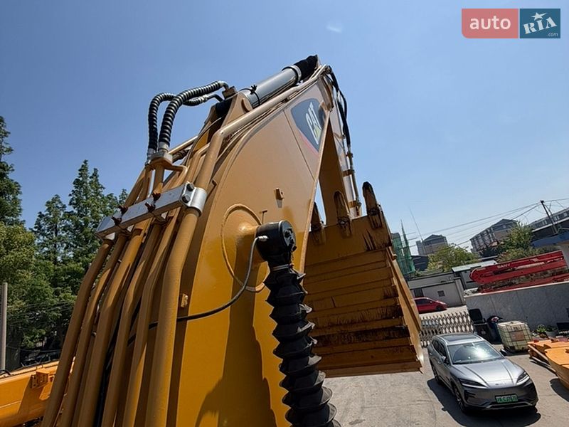 Гусеничний екскаватор Caterpillar 320 2019 в Рівному