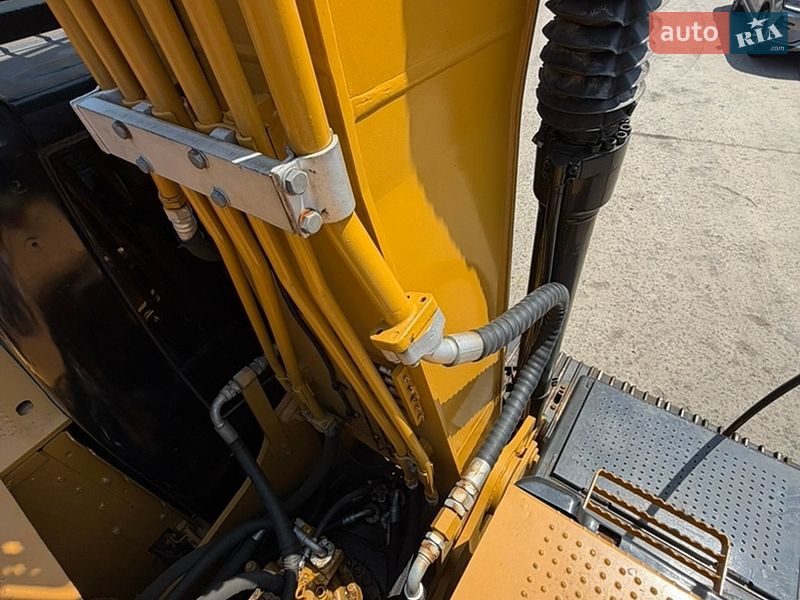 Гусеничний екскаватор Caterpillar 320 2019 в Рівному