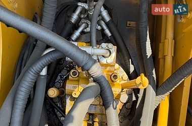 Гусеничний екскаватор Caterpillar 320 2019 в Рівному