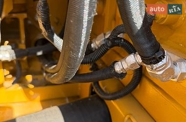Гусеничный экскаватор Caterpillar 320 2016 в Ровно