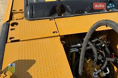 Гусеничный экскаватор Caterpillar 320 2016 в Ровно