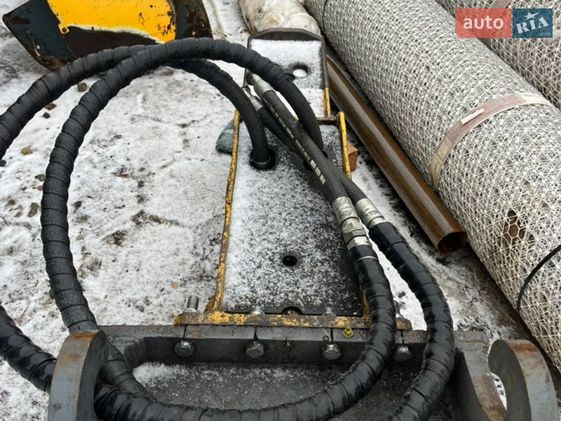 Гусеничный экскаватор Caterpillar 320C 2007 в Косове фото 17 Гусеничный экскаватор Caterpillar 320C 2007 в Косове