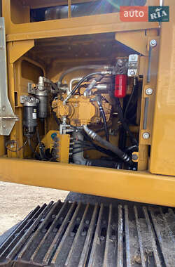 Гусеничный экскаватор Caterpillar 323 2015 в 