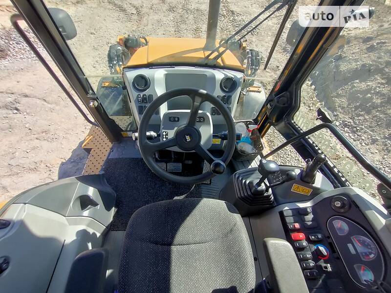 Экскаватор погрузчик Caterpillar 428F2 2018 в Киеве