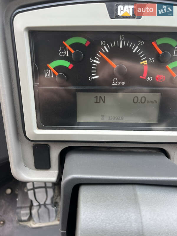 Фронтальні навантажувачі Caterpillar 966 2018 в Чернігові